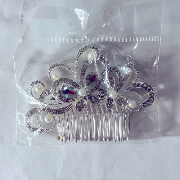 LARGE SILVER AND WHITE PEARL N RHINESTONE BUTTERFLY WEDDING PROM SLIDE HAIR COMB - Picture 5 of 5